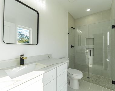 316 Beckham Street W - Photo Thumbnail 10
