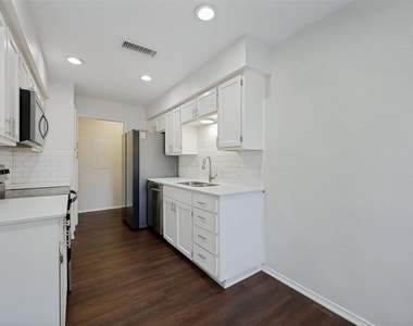 117 Peachtree Court - Photo Thumbnail 4