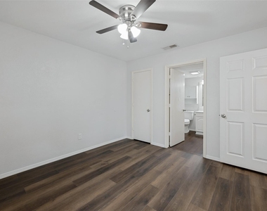 117 Peachtree Court - Photo Thumbnail 8