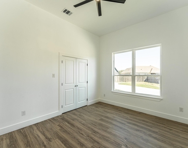 2147 Heath Street - Photo Thumbnail 22
