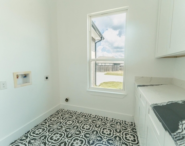 2147 Heath Street - Photo Thumbnail 10