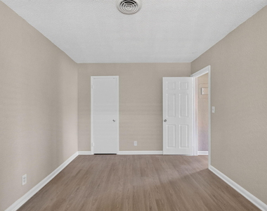 2961 Ne 7th Avenue - Photo Thumbnail 7