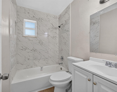 2961 Ne 7th Avenue - Photo Thumbnail 3