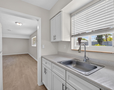 2961 Ne 7th Avenue - Photo Thumbnail 2