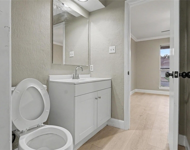 2755 Parkchester Drive - Photo Thumbnail 9