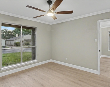2755 Parkchester Drive - Photo Thumbnail 11