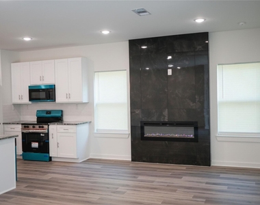 317 White Star Lane - Photo Thumbnail 7
