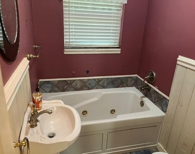 406 S Main Street - Photo Thumbnail 7