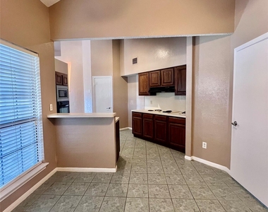 205 Sunset Drive - Photo Thumbnail 6