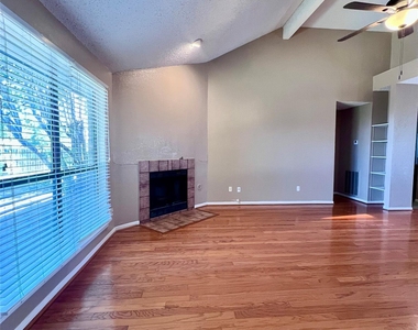 205 Sunset Drive - Photo Thumbnail 3