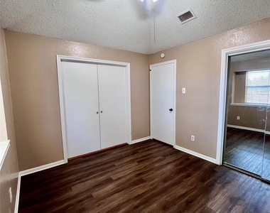 205 Sunset Drive - Photo Thumbnail 21