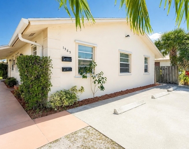 1565 W 28th Street - Photo Thumbnail 4