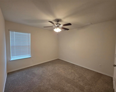 207 Weatherboard Drive - Photo Thumbnail 15