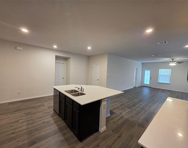 207 Weatherboard Drive - Photo Thumbnail 8