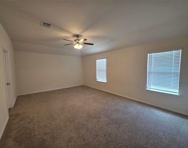 207 Weatherboard Drive - Photo Thumbnail 10