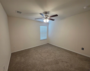 207 Weatherboard Drive - Photo Thumbnail 14