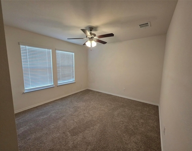 207 Weatherboard Drive - Photo Thumbnail 20