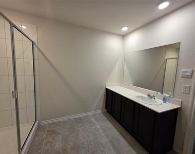 207 Weatherboard Drive - Photo Thumbnail 12
