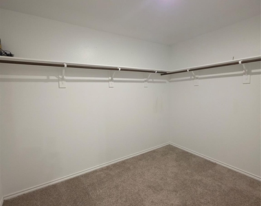207 Weatherboard Drive - Photo Thumbnail 13