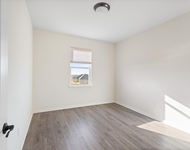 413 Lipizzan Lane - Photo Thumbnail 15