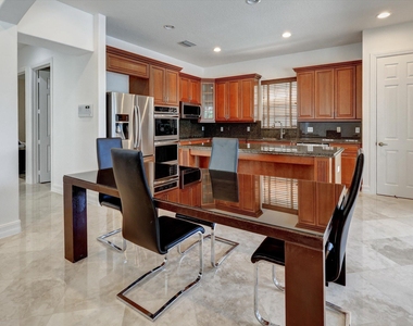 10640 Nw 83rd Court Nw - Photo Thumbnail 18