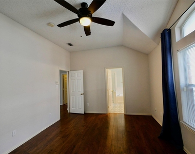 4502 Highlands Drive - Photo Thumbnail 14