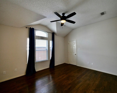 4502 Highlands Drive - Photo Thumbnail 13