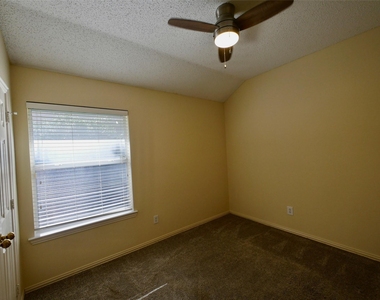 4502 Highlands Drive - Photo Thumbnail 20