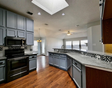 4502 Highlands Drive - Photo Thumbnail 8