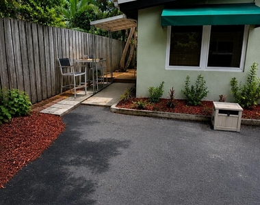 1716 Ne 17th Way - Photo Thumbnail 5