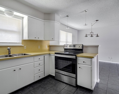 107 Pine Street - Photo Thumbnail 7