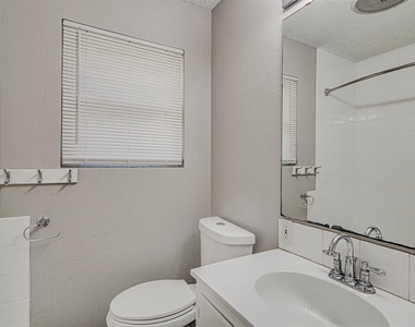 107 Pine Street - Photo Thumbnail 16