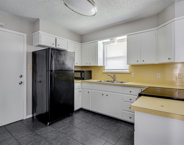 107 Pine Street - Photo Thumbnail 8