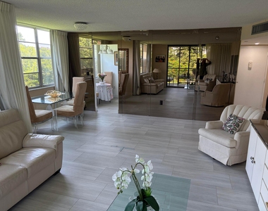 900 Saint Charles Place - Photo Thumbnail 6