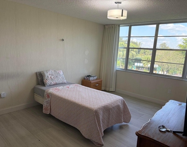 900 Saint Charles Place - Photo Thumbnail 13