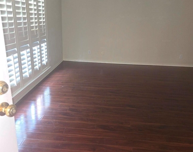 8618 Baltimore Drive - Photo Thumbnail 7