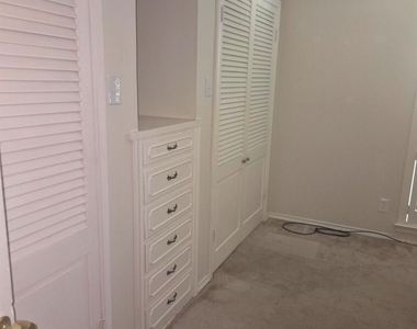 8618 Baltimore Drive - Photo Thumbnail 5
