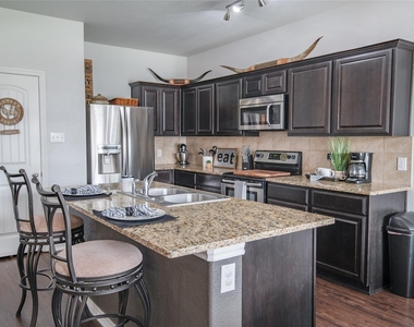 249 Meadowlands Drive - Photo Thumbnail 2