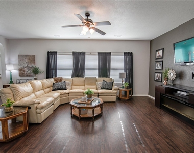 249 Meadowlands Drive - Photo Thumbnail 5