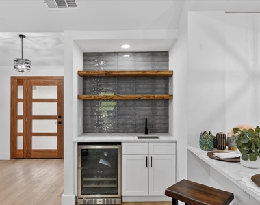 2313 Claridge Circle - Photo Thumbnail 14