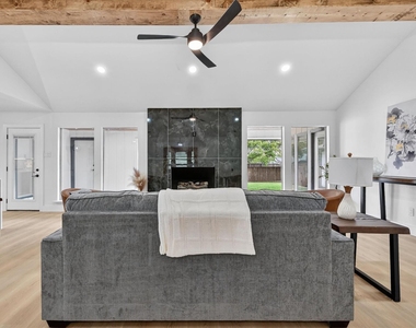 2313 Claridge Circle - Photo Thumbnail 17