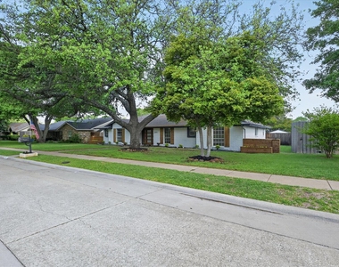 2313 Claridge Circle - Photo Thumbnail 2