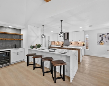 2313 Claridge Circle - Photo Thumbnail 9