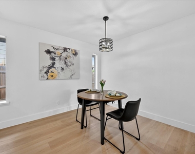 2313 Claridge Circle - Photo Thumbnail 6