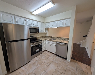 5200 Martel Avenue - Photo Thumbnail 4