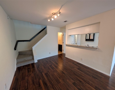 5200 Martel Avenue - Photo Thumbnail 2