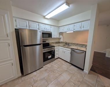 5200 Martel Avenue - Photo Thumbnail 6