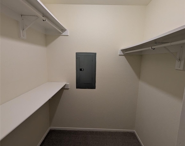 5200 Martel Avenue - Photo Thumbnail 16