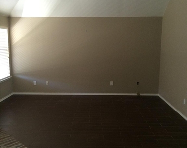 1705 Ingleside Drive - Photo Thumbnail 2