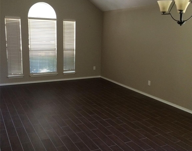 1705 Ingleside Drive - Photo Thumbnail 6